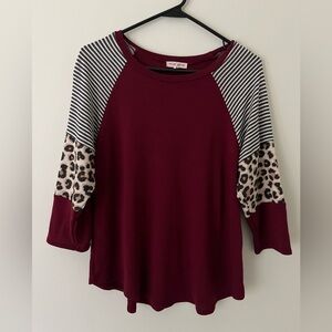 3/4 sleeve maroon and print comfy top